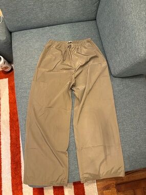 Reformation Women’s Parachute Pants in Khaki